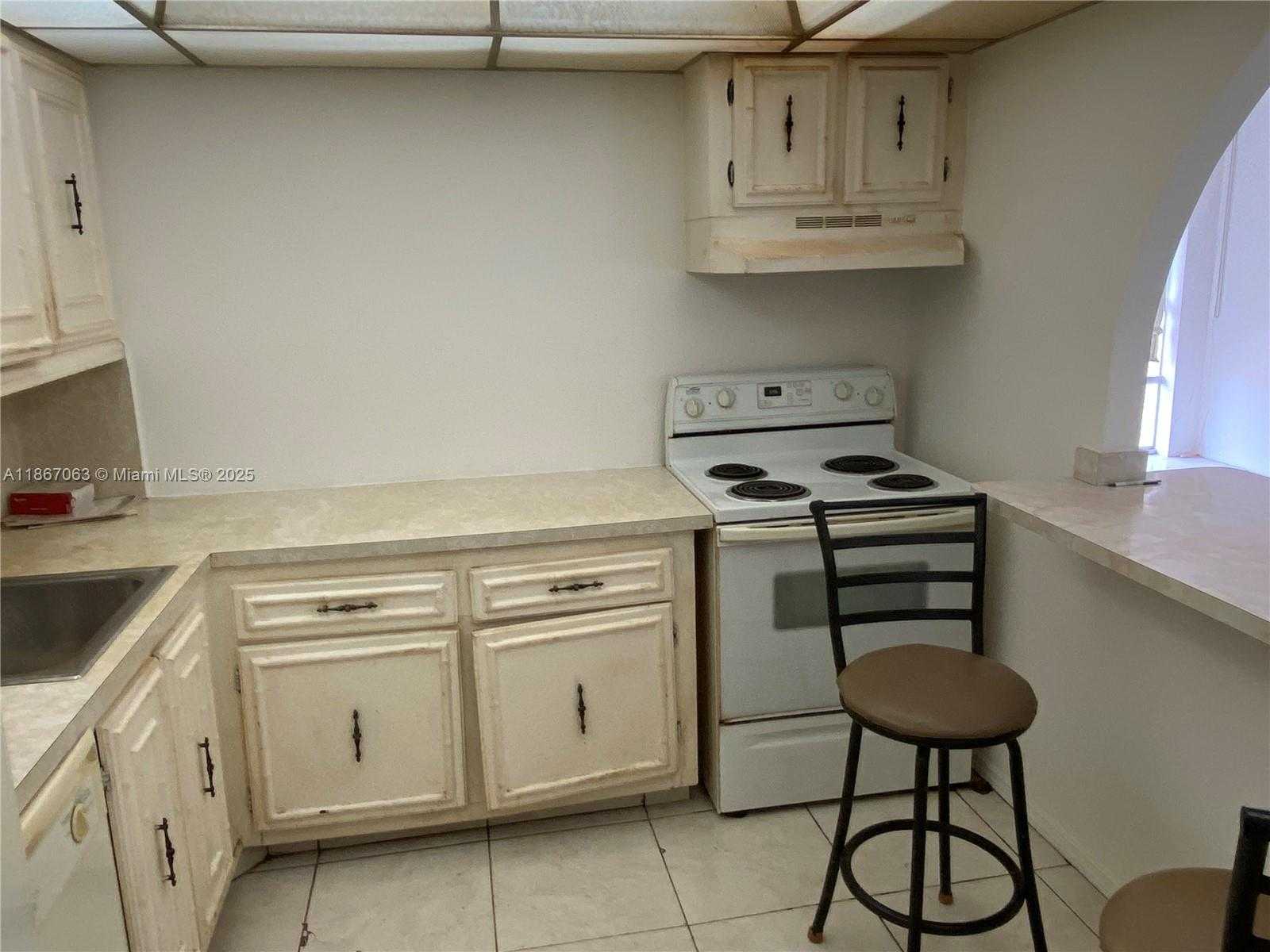 Small Image of 851 THREE ISLANDS BLVD #512, Hallandale Beach Number 11