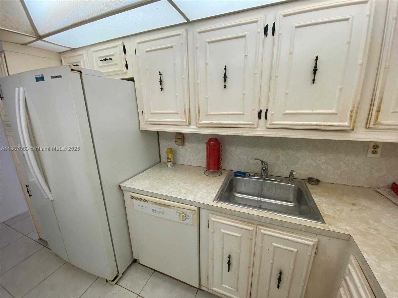 Small Image of 851 THREE ISLANDS BLVD #512, Hallandale Beach Number 12