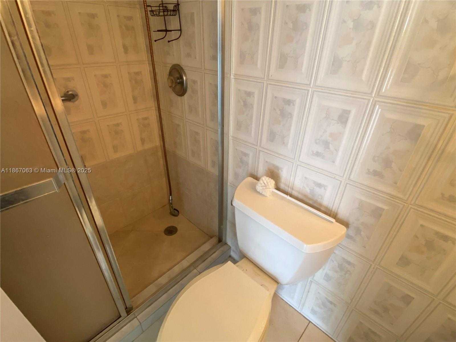 Small Image of 851 THREE ISLANDS BLVD #512, Hallandale Beach Number 19