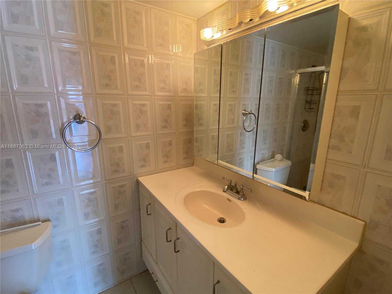 Small Image of 851 THREE ISLANDS BLVD #512, Hallandale Beach Number 21
