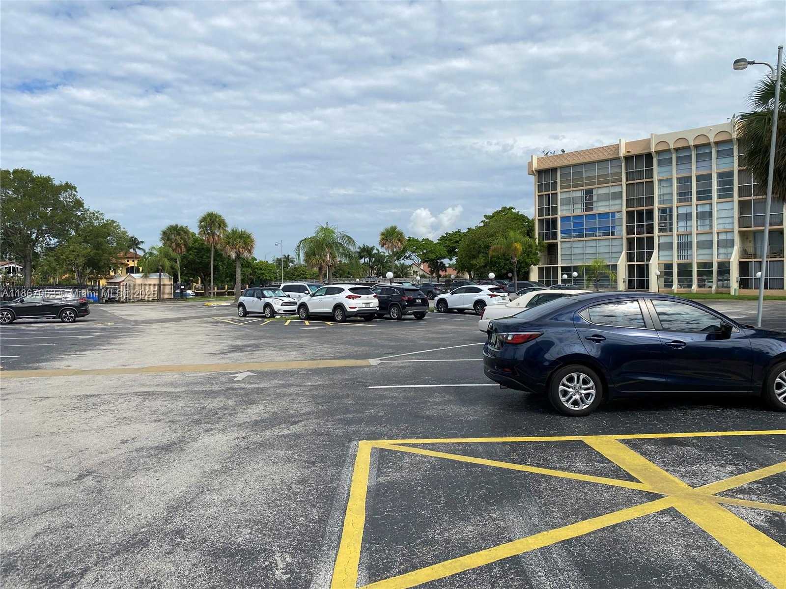 Small Image of 851 THREE ISLANDS BLVD #512, Hallandale Beach Number 3