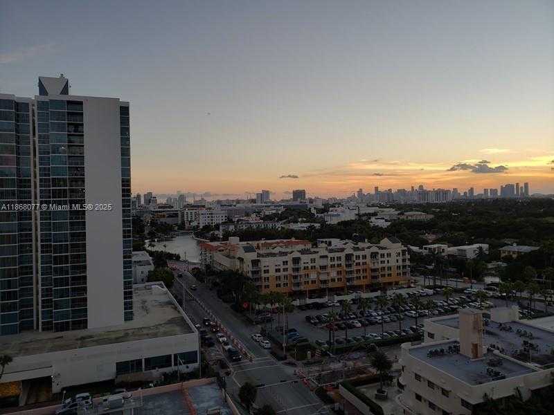 Small Image of 2899 COLLINS AVE #1516, Miami Beach Number 23