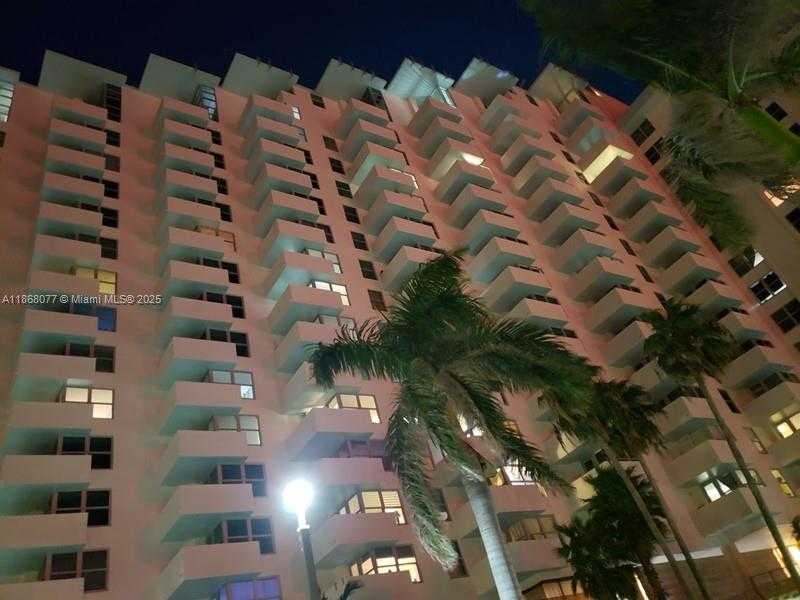 Small Image of 2899 COLLINS AVE #1516, Miami Beach Number 56