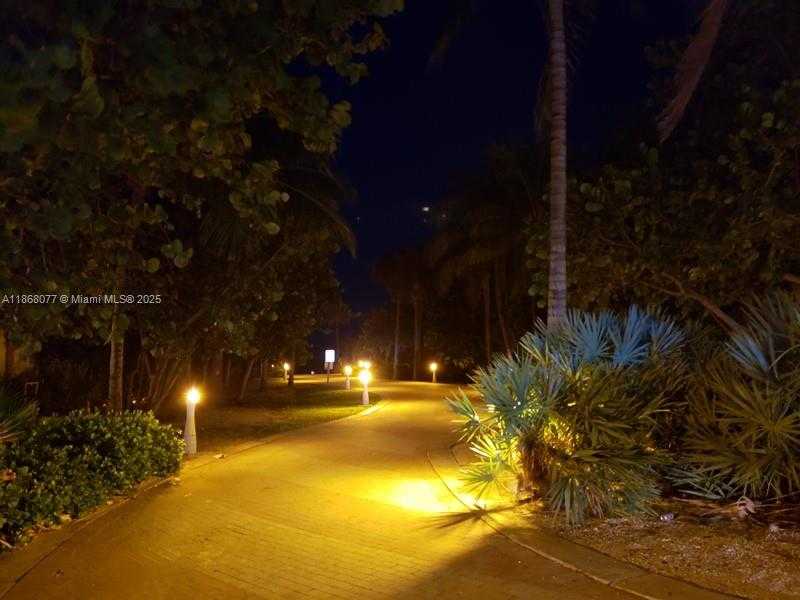 Small Image of 2899 COLLINS AVE #1516, Miami Beach Number 59