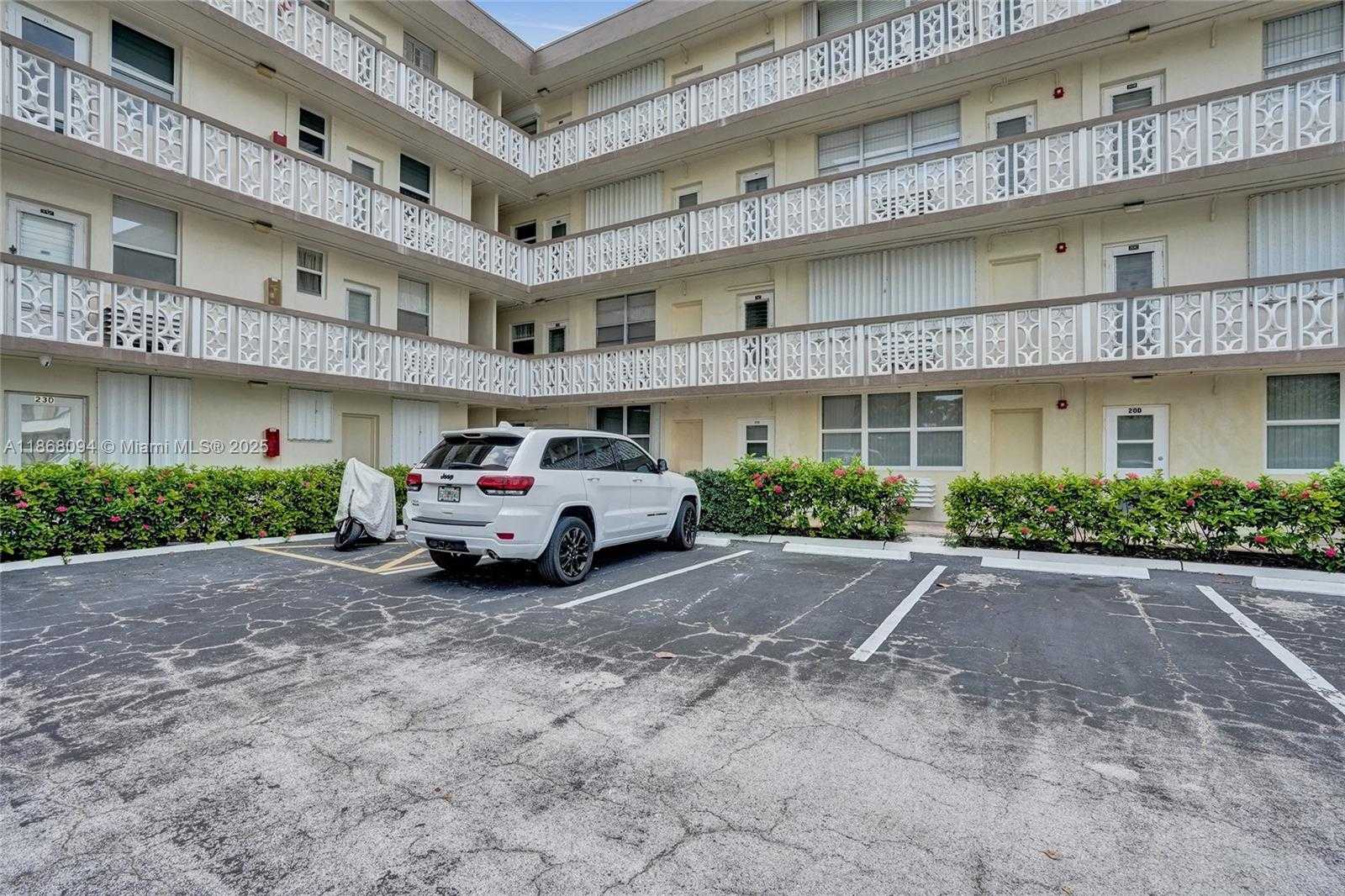 Small Image of 1936 SOUTH OCEAN DR #21D, Hallandale Beach Number 54
