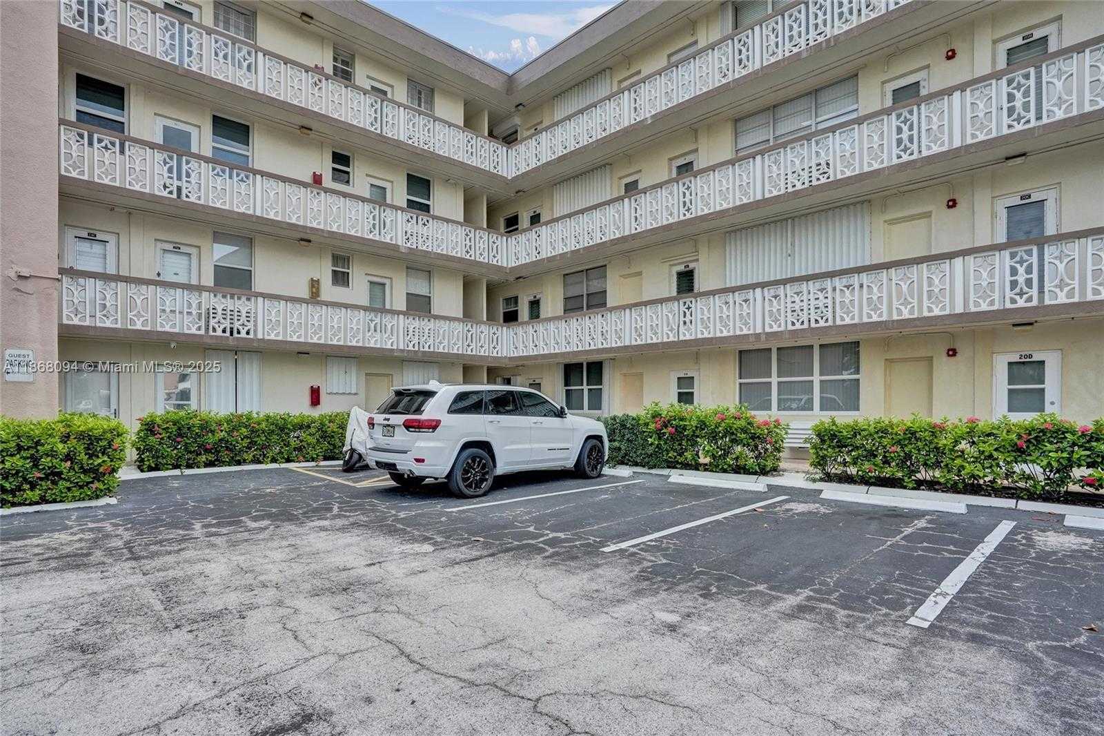 Small Image of 1936 SOUTH OCEAN DR #21D, Hallandale Beach Number 55