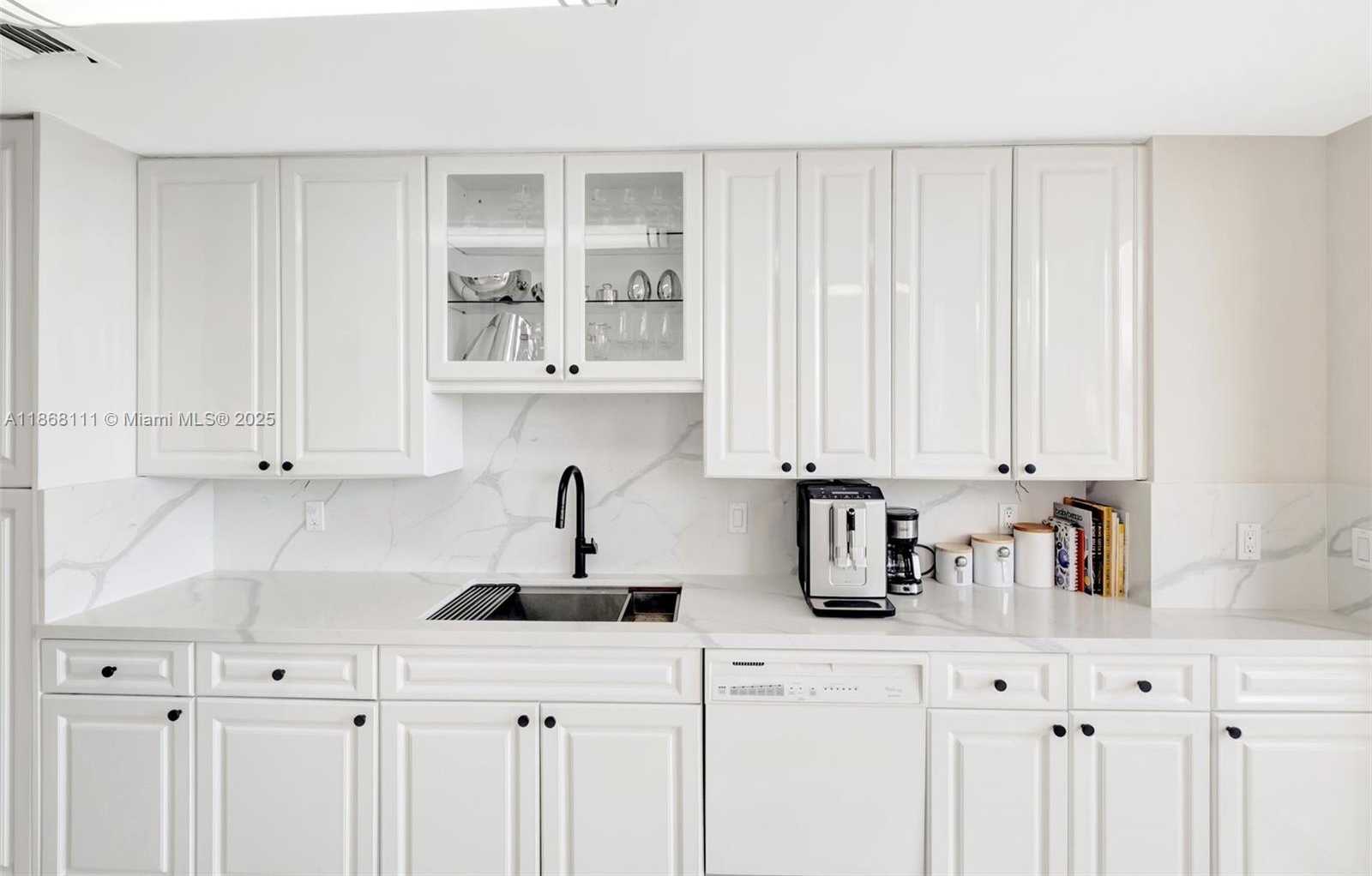 Small Image of 848 BRICKELL KEY DR #2605, Miami Number 11