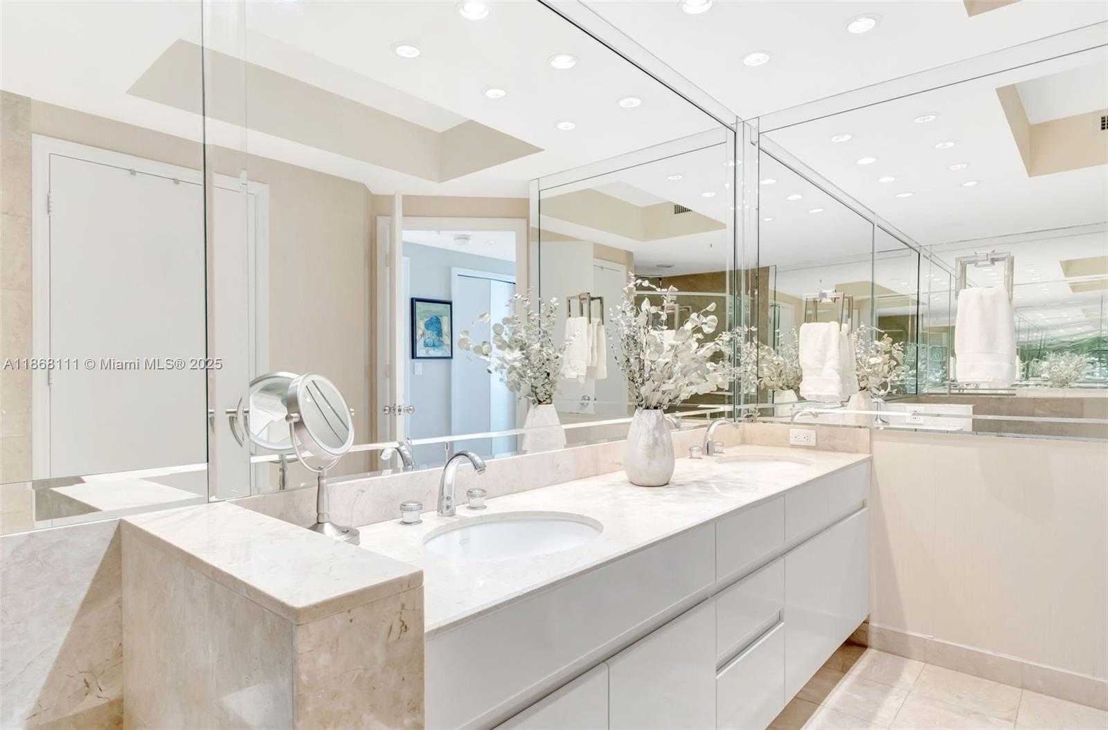 Small Image of 848 BRICKELL KEY DR #2605, Miami Number 18