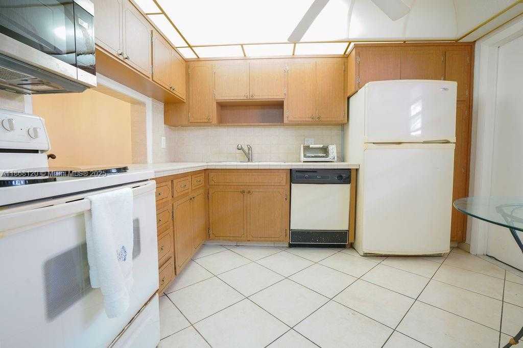 Small Image of 215 SOUTH EAST 3RD AVE #401D, Hallandale Beach Number 4