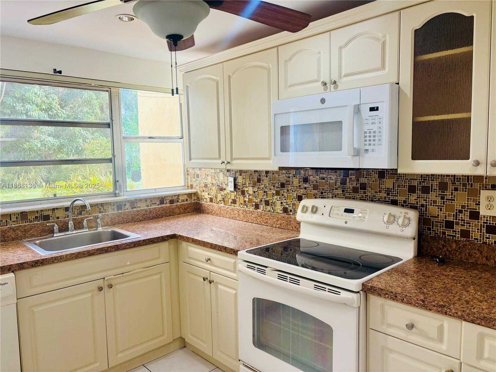 Small Image of 950 NORTH EAST 199TH ST #1A 101, Miami Number 4