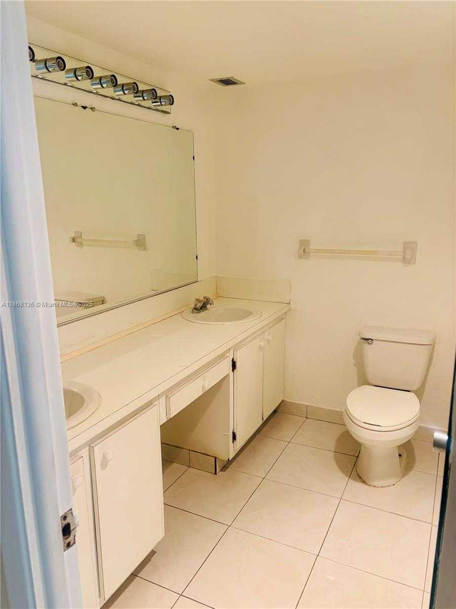 Small Image of 950 NORTH EAST 199TH ST #1A 101, Miami Number 7