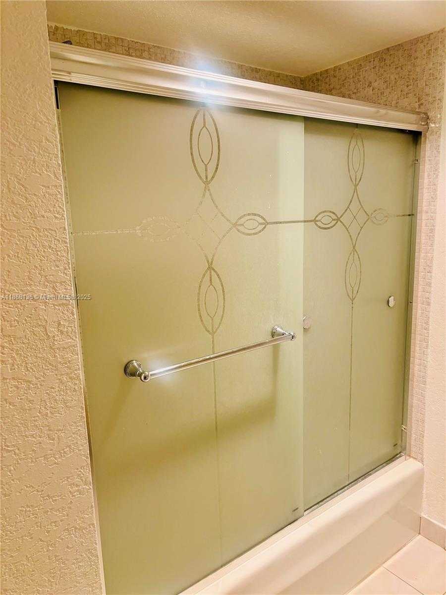 Small Image of 950 NORTH EAST 199TH ST #1A 101, Miami Number 8