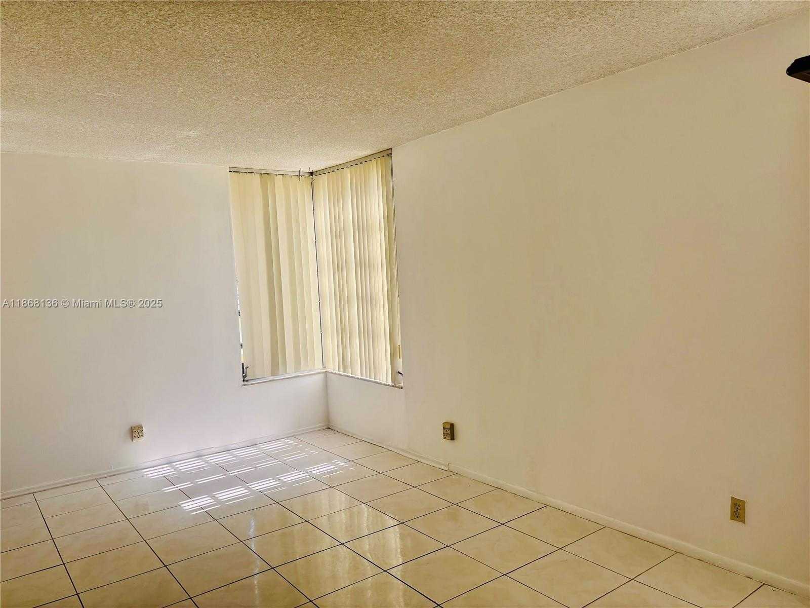 Small Image of 950 NORTH EAST 199TH ST #1A 101, Miami Number 9