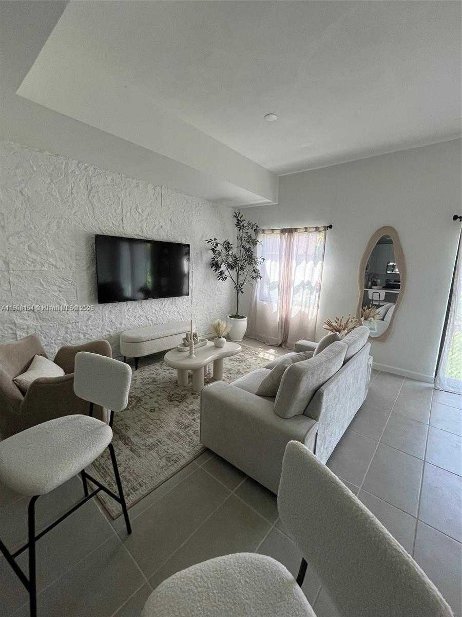 Small Image of 2526 PIERCE STREET #12, Hollywood Number 4