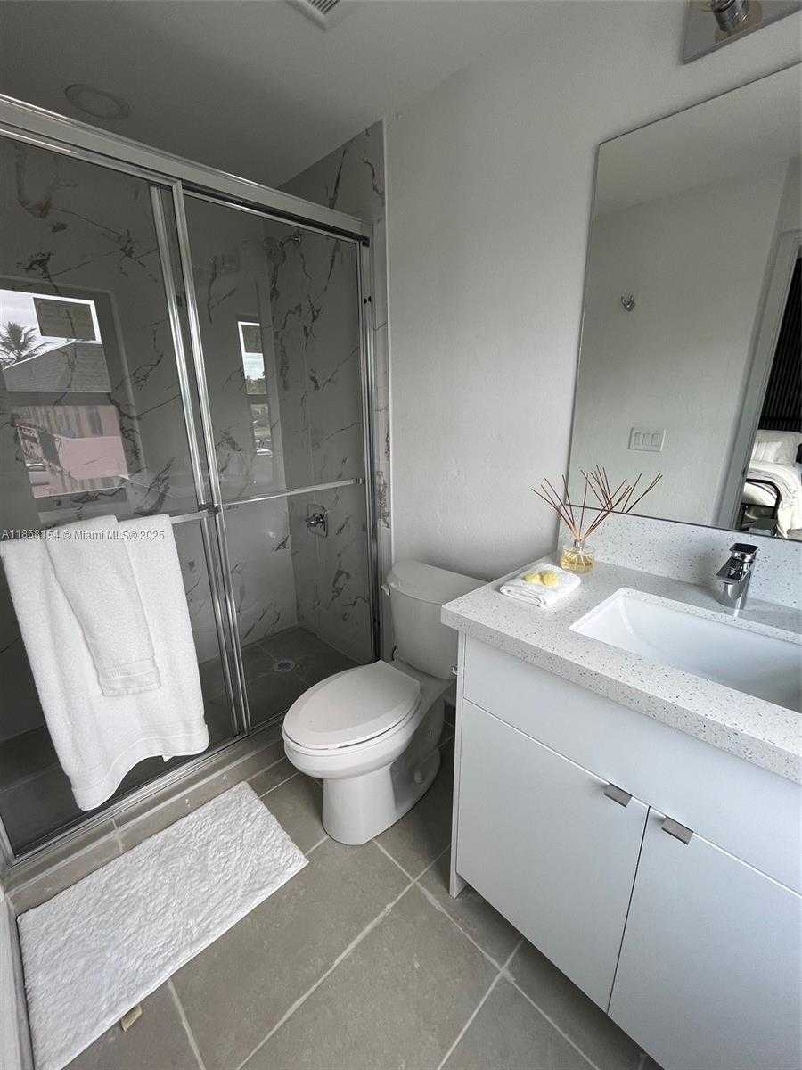 Small Image of 2526 PIERCE STREET #12, Hollywood Number 5