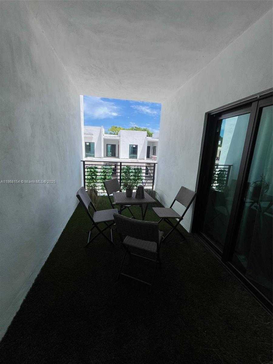 Small Image of 2526 PIERCE STREET #12, Hollywood Number 8
