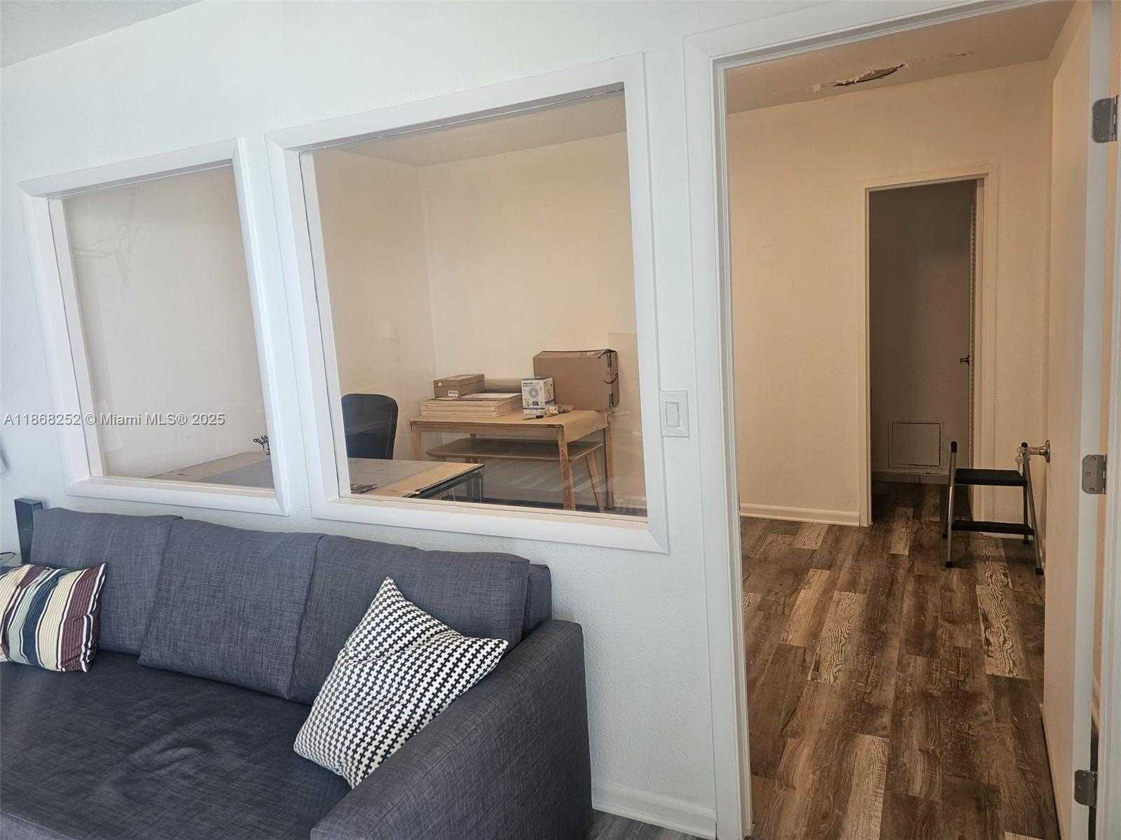 Small Image of 5825 COLLINS AVE #PH1-J, Miami Beach Number 4