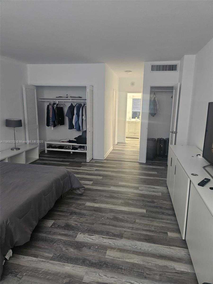 Small Image of 5825 COLLINS AVE #PH1-J, Miami Beach Number 5