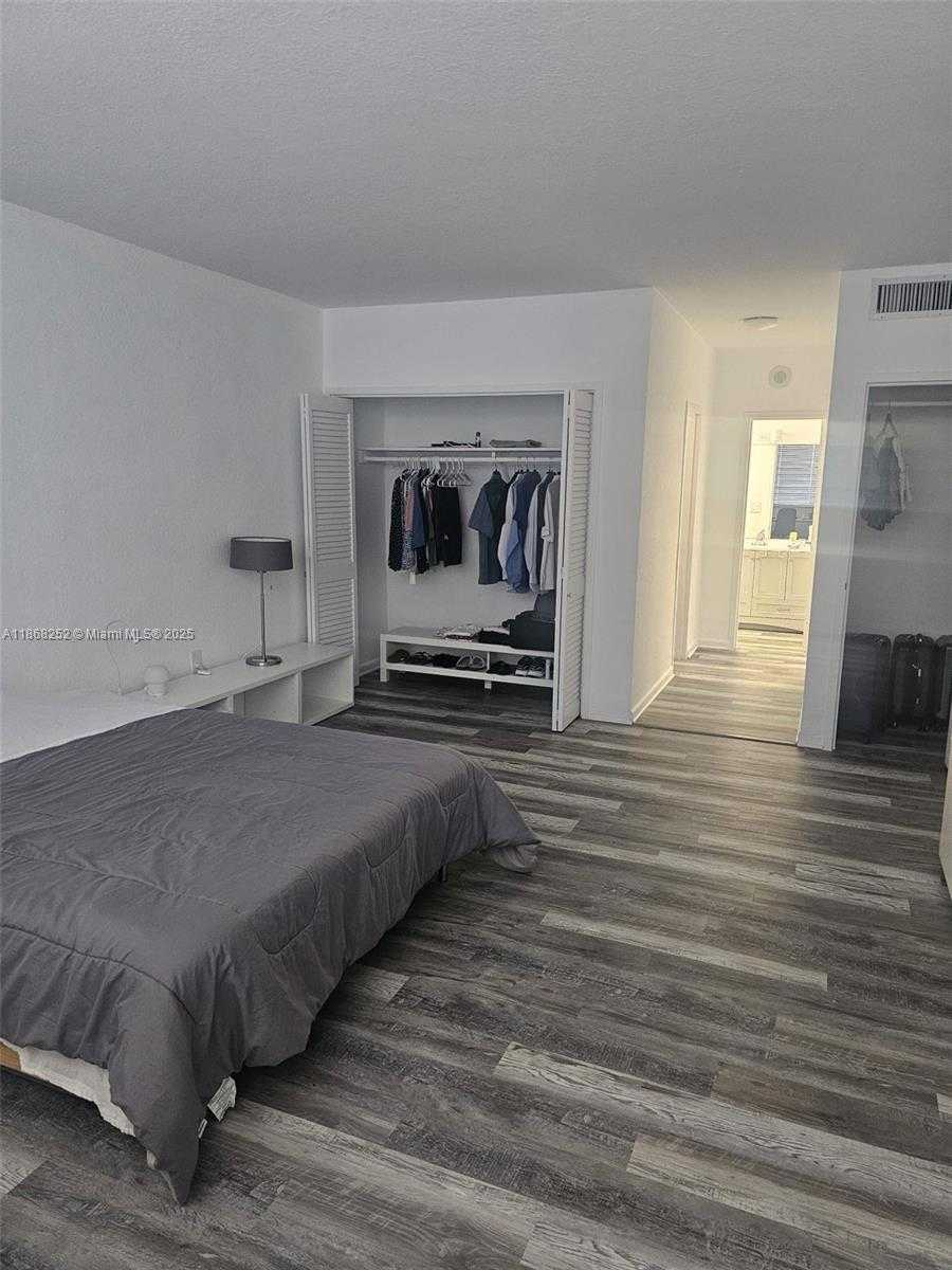 Small Image of 5825 COLLINS AVE #PH1-J, Miami Beach Number 7