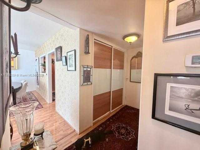 Small Image of 1408 BRICKELL BAY DR #303, Miami Number 13