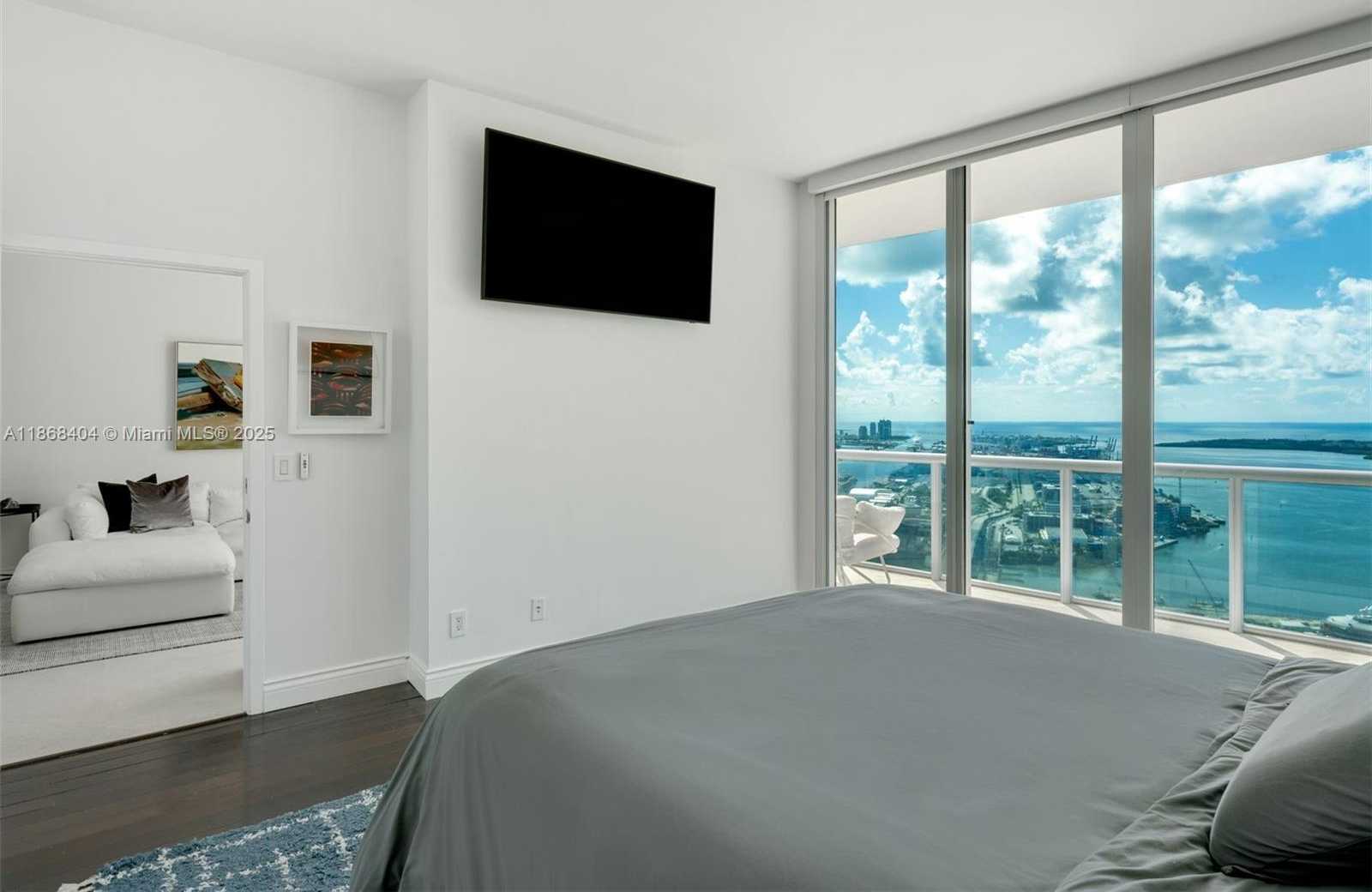 Small Image of 888 BISCAYNE BLVD #5507/5607, Miami Number 18