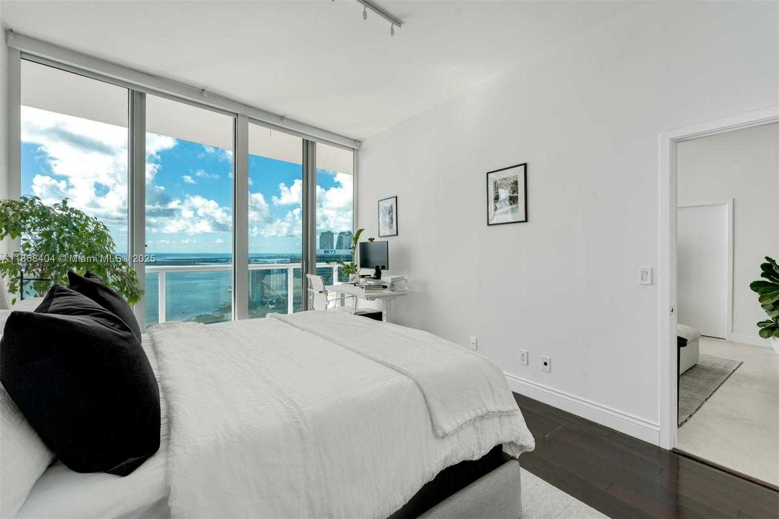 Small Image of 888 BISCAYNE BLVD #5507/5607, Miami Number 23