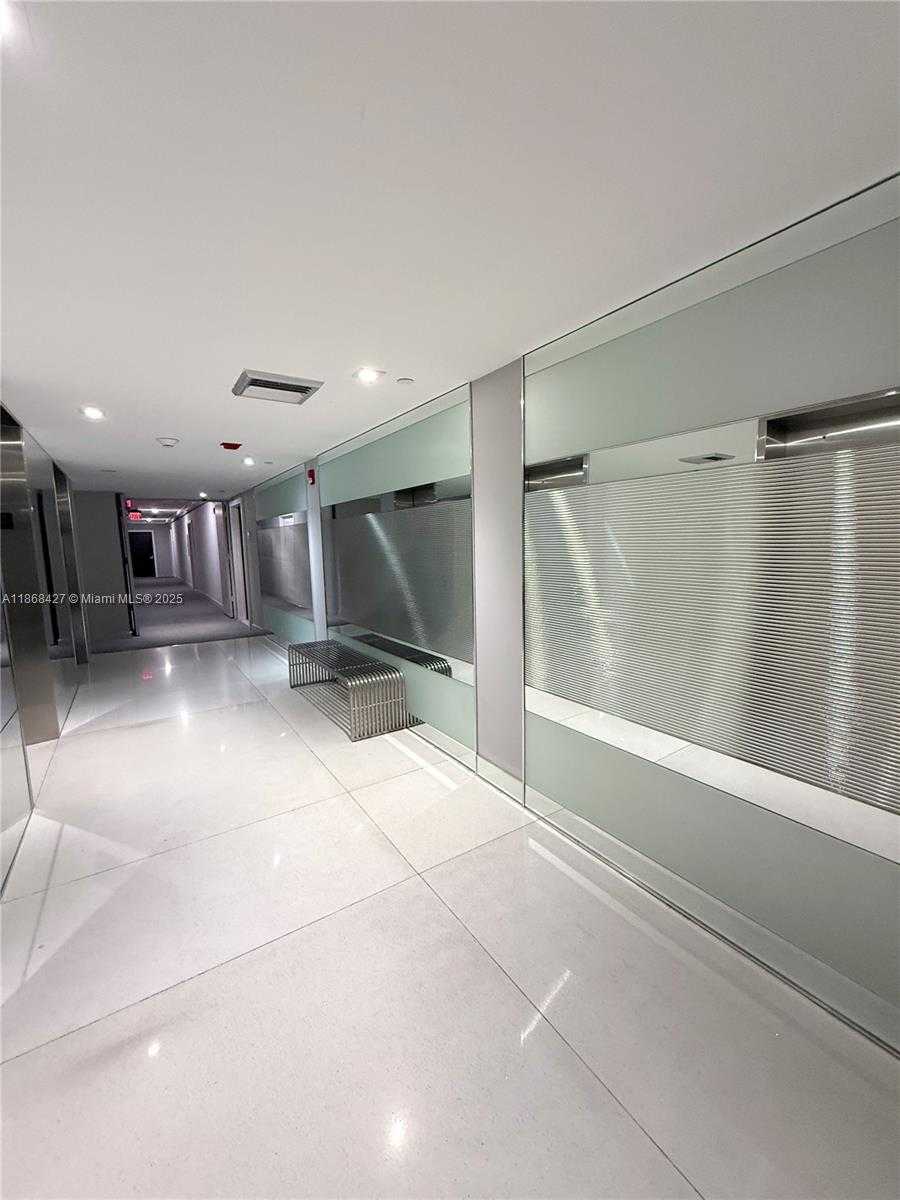 Small Image of 20335 E Country Club Dr, Aventura, FL 33180, USA Number 12