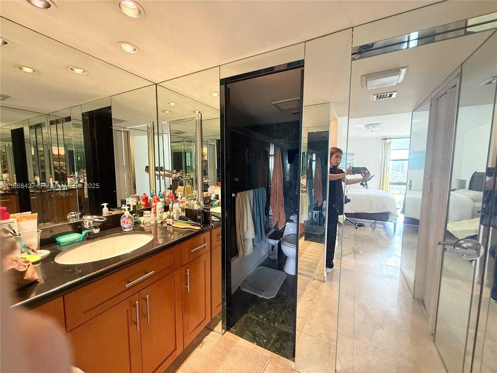 Small Image of 20335 E Country Club Dr, Aventura, FL 33180, USA Number 9