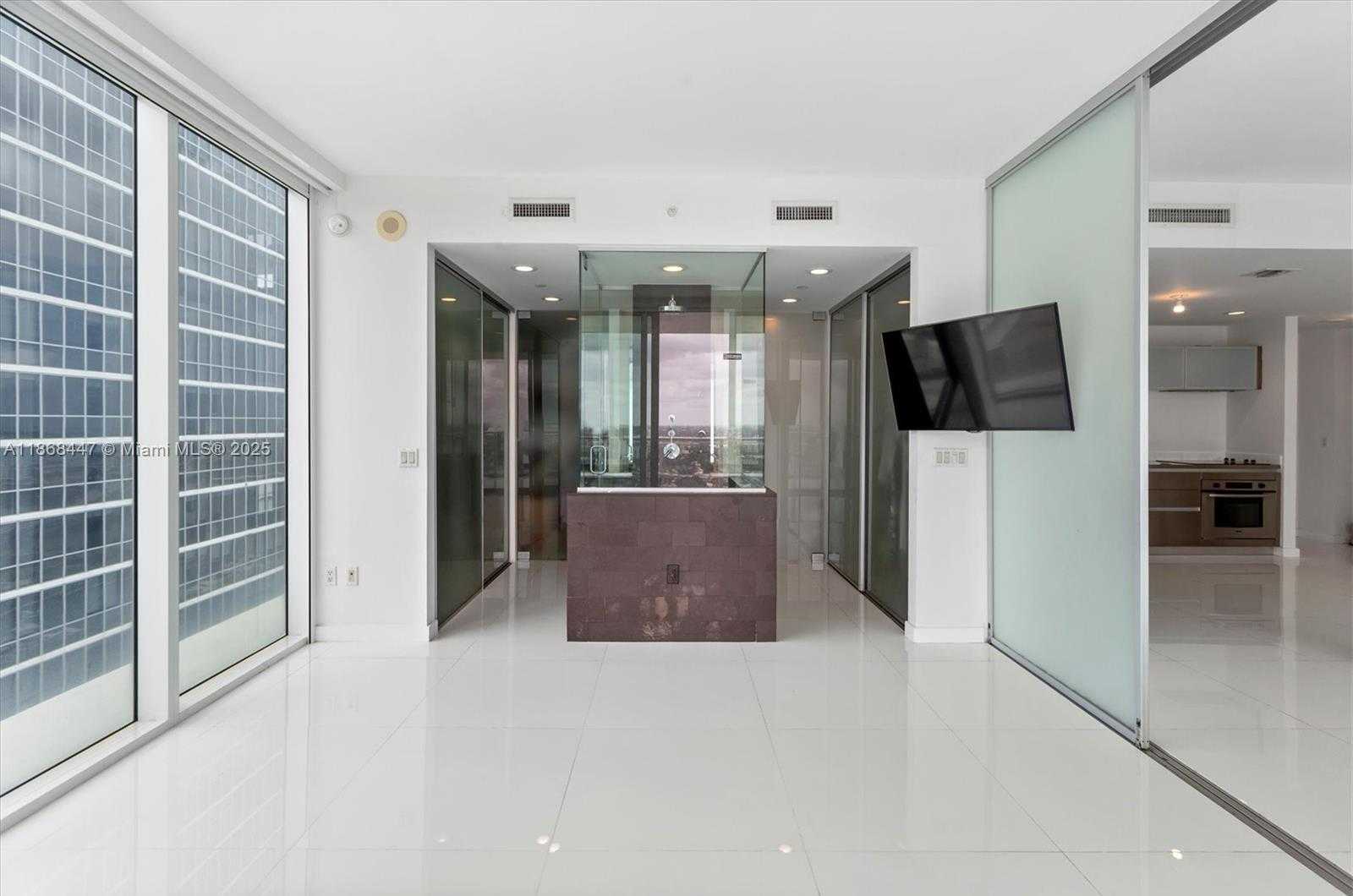 Small Image of 1040 BISCAYNE BLVD #3106, Miami Number 16