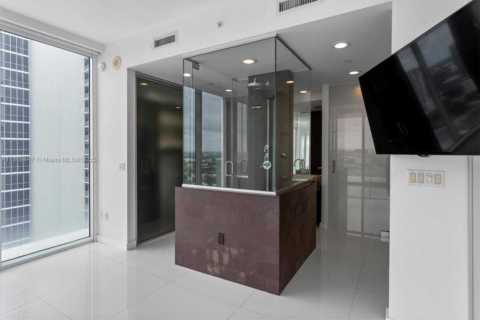 Small Image of 1040 BISCAYNE BLVD #3106, Miami Number 17