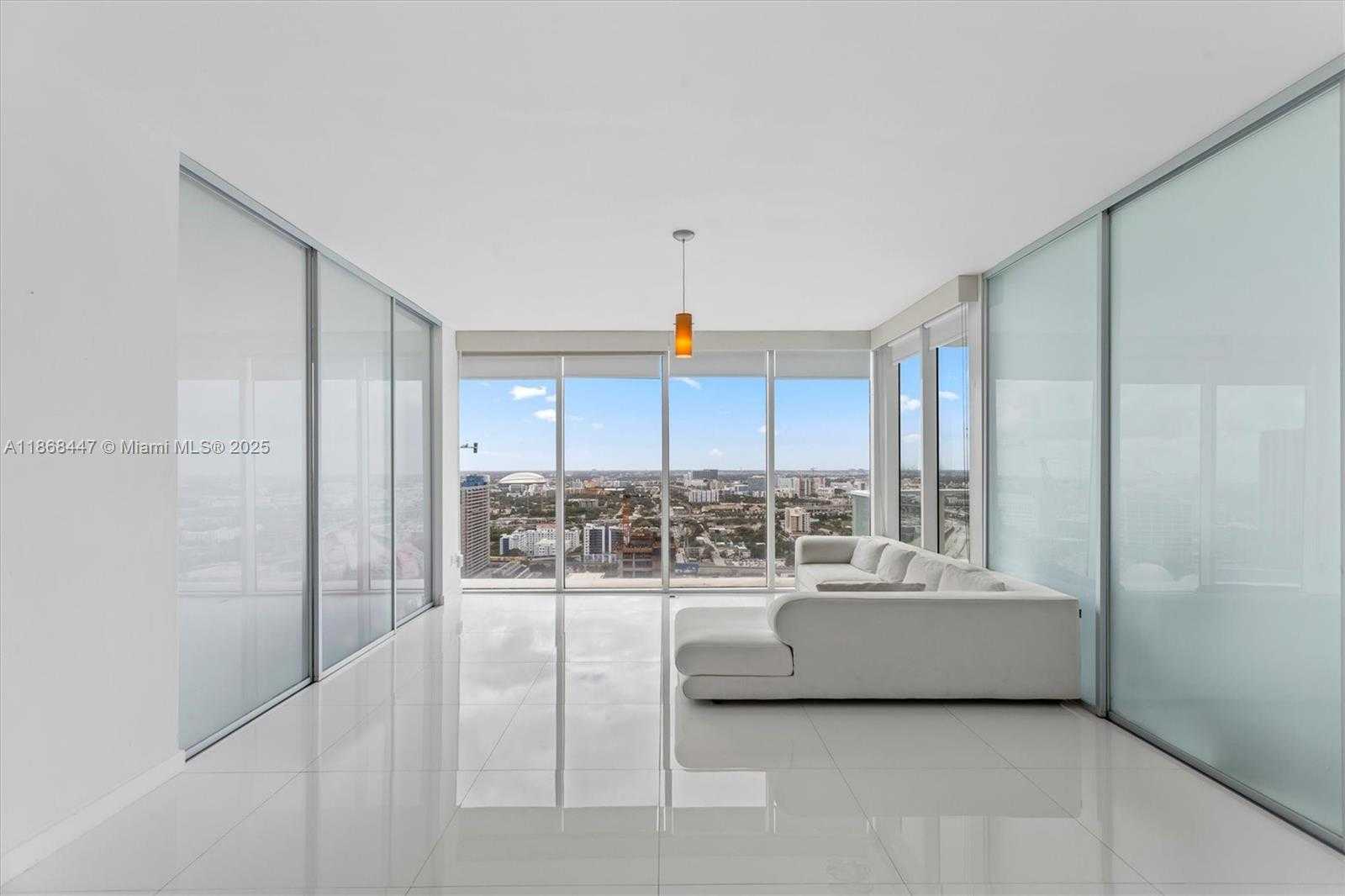Small Image of 1040 BISCAYNE BLVD #3106, Miami Number 2