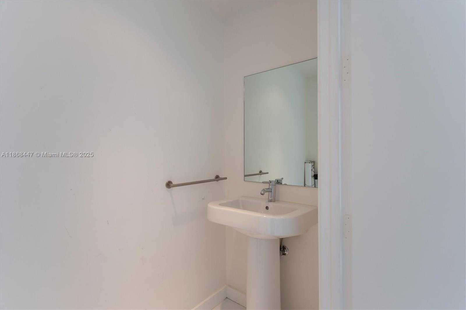 Small Image of 1040 BISCAYNE BLVD #3106, Miami Number 26