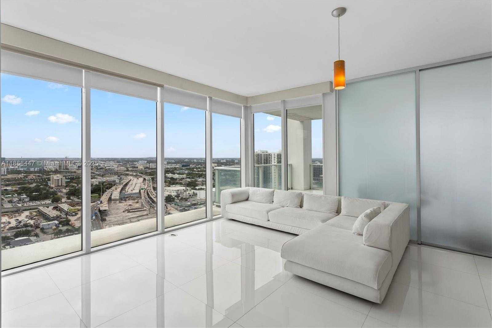Small Image of 1040 BISCAYNE BLVD #3106, Miami Number 3