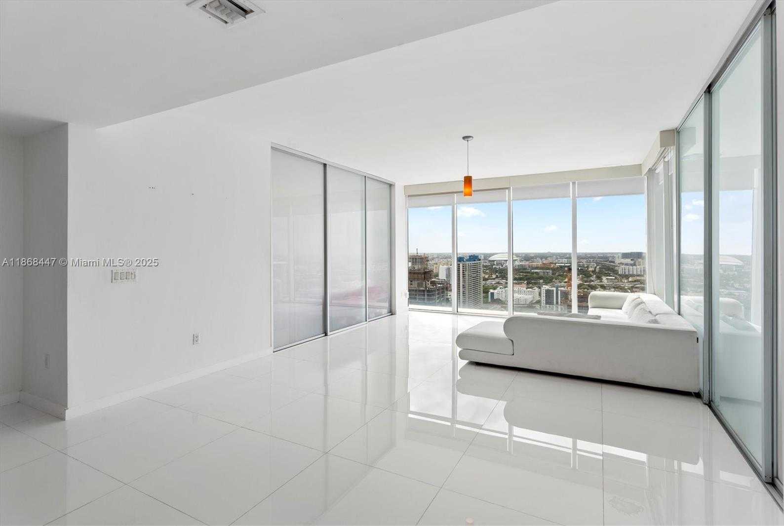 Small Image of 1040 BISCAYNE BLVD #3106, Miami Number 5