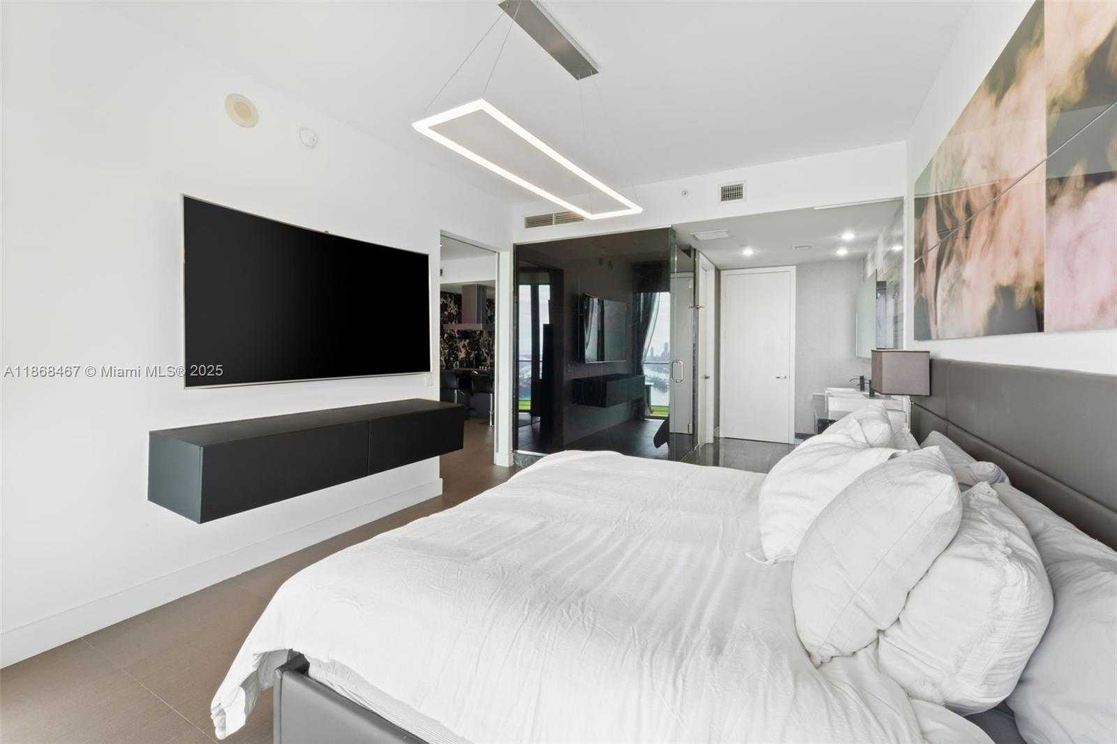 Small Image of 1100 BISCAYNE BLVD #4004, Miami Number 10
