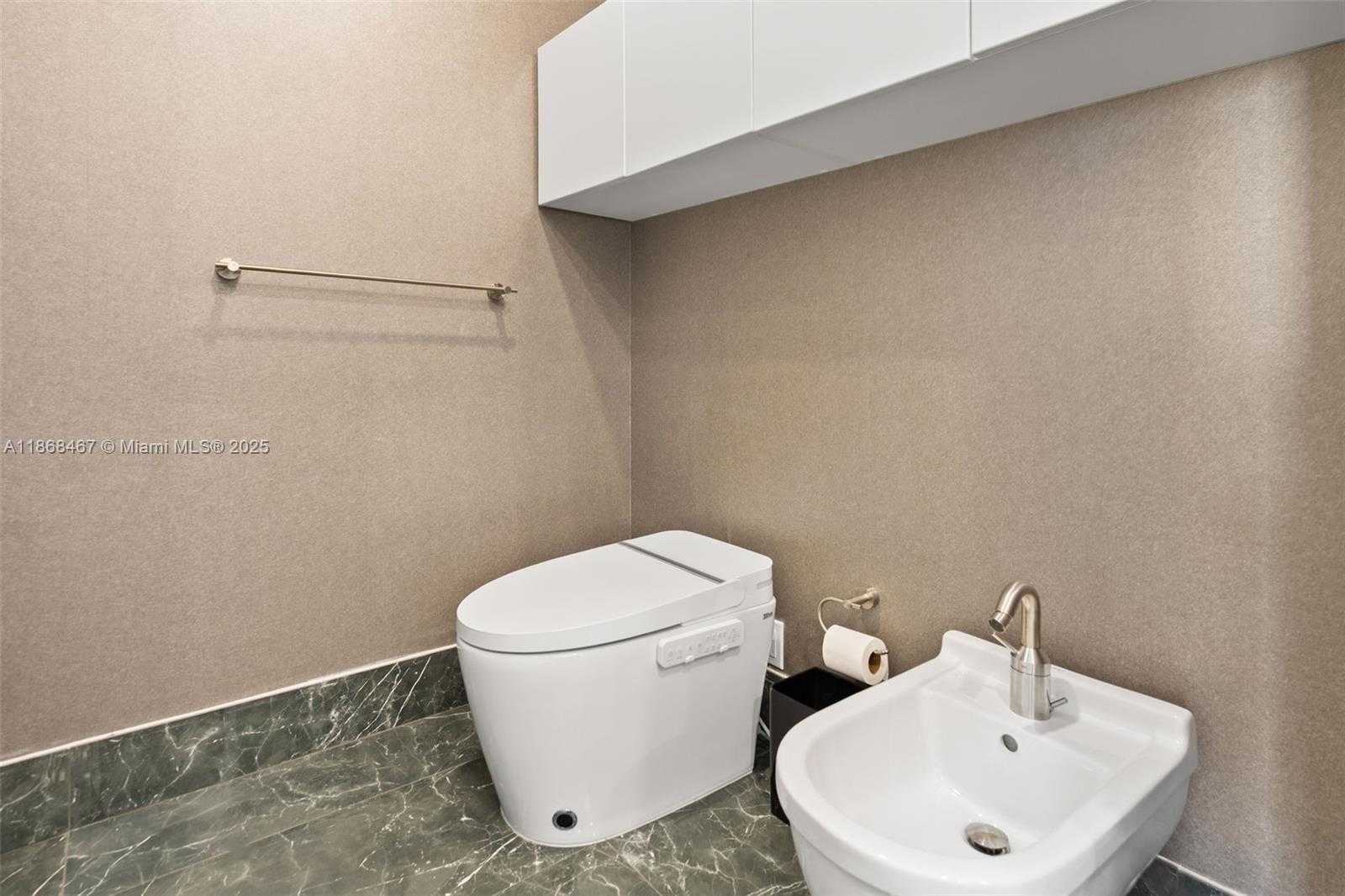 Small Image of 1100 BISCAYNE BLVD #4004, Miami Number 15