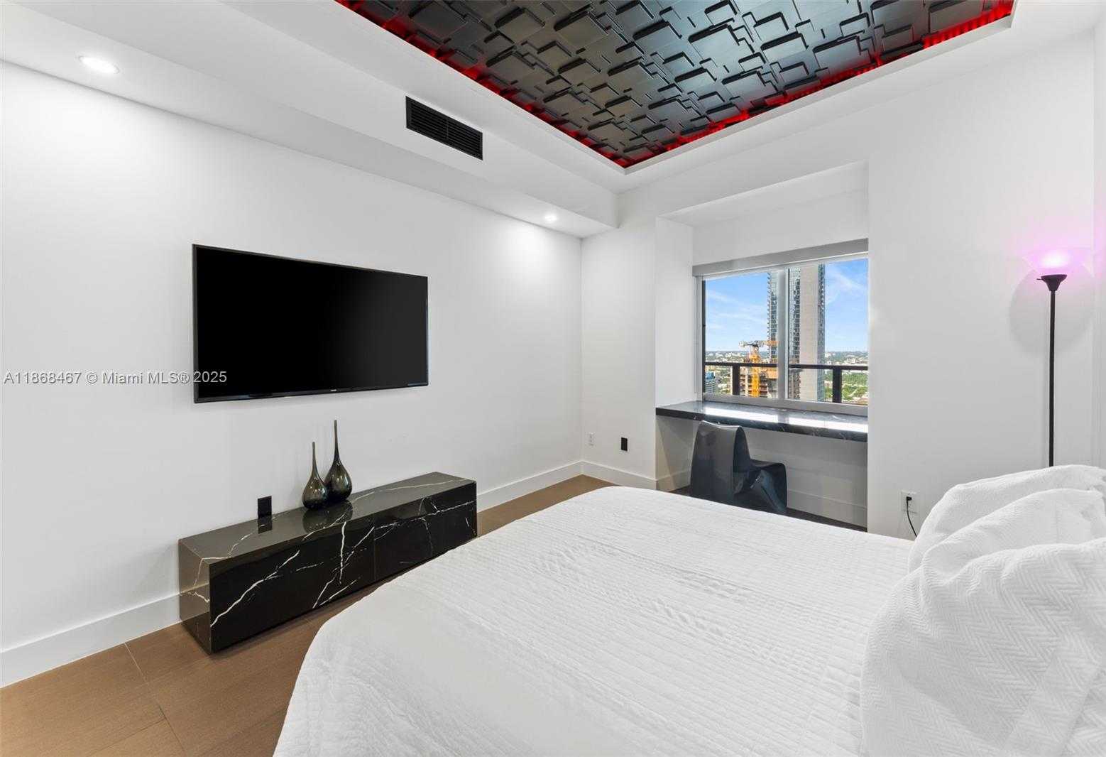 Small Image of 1100 BISCAYNE BLVD #4004, Miami Number 19