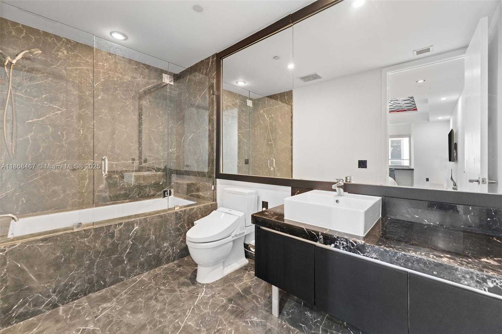 Small Image of 1100 BISCAYNE BLVD #4004, Miami Number 21