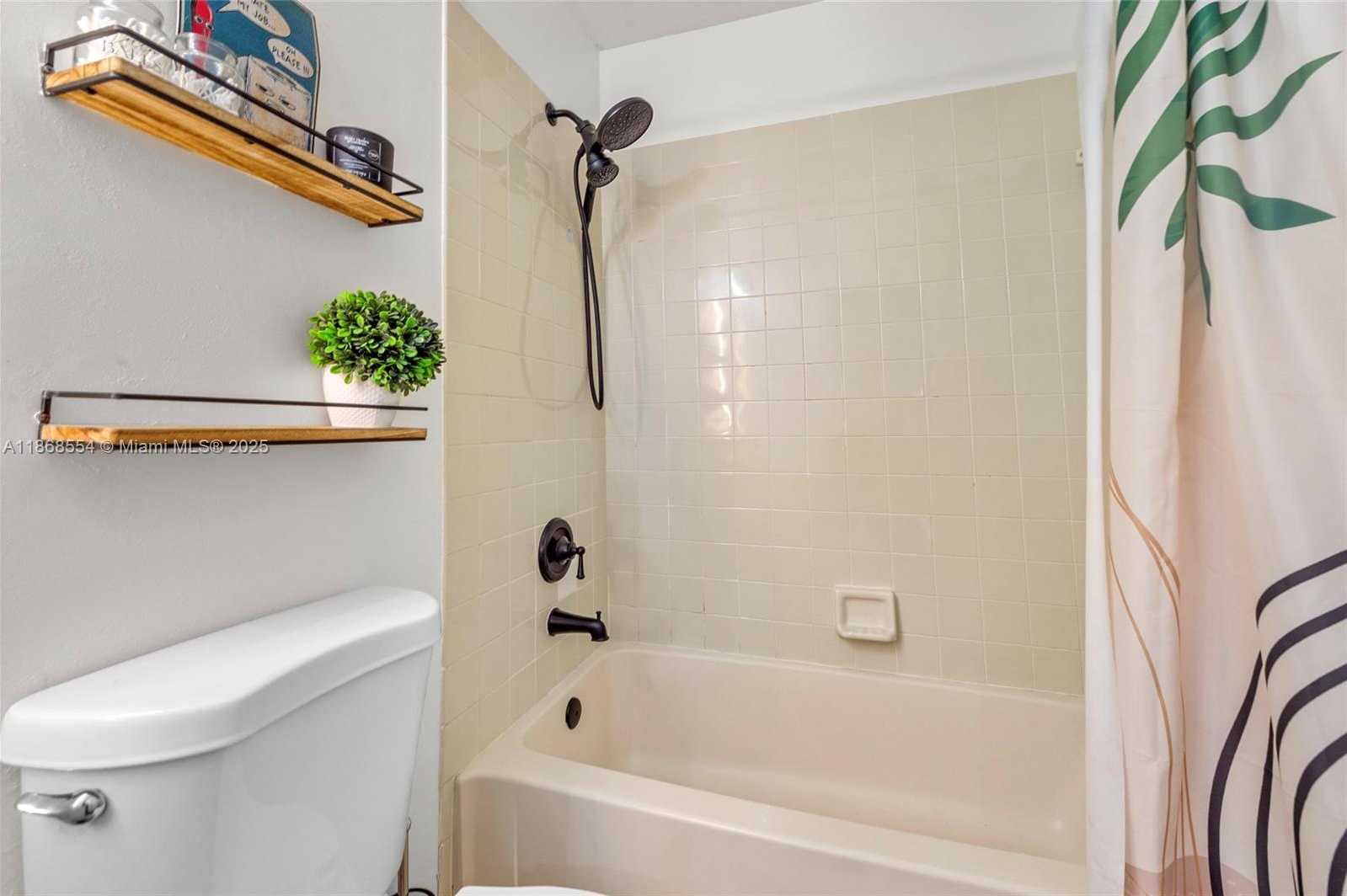 Small Image of 7068 WOODMONT AVE, Tamarac Number 25