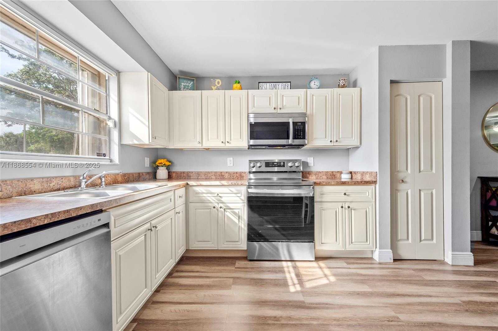 Small Image of 7068 WOODMONT AVE, Tamarac Number 9