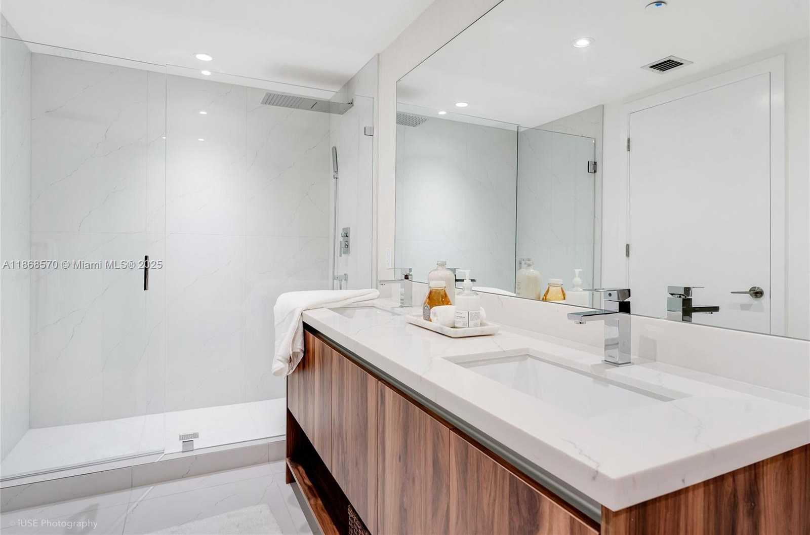 Small Image of 9901 WEST BAY HARBOR DR #406, Bal Harbour Number 23