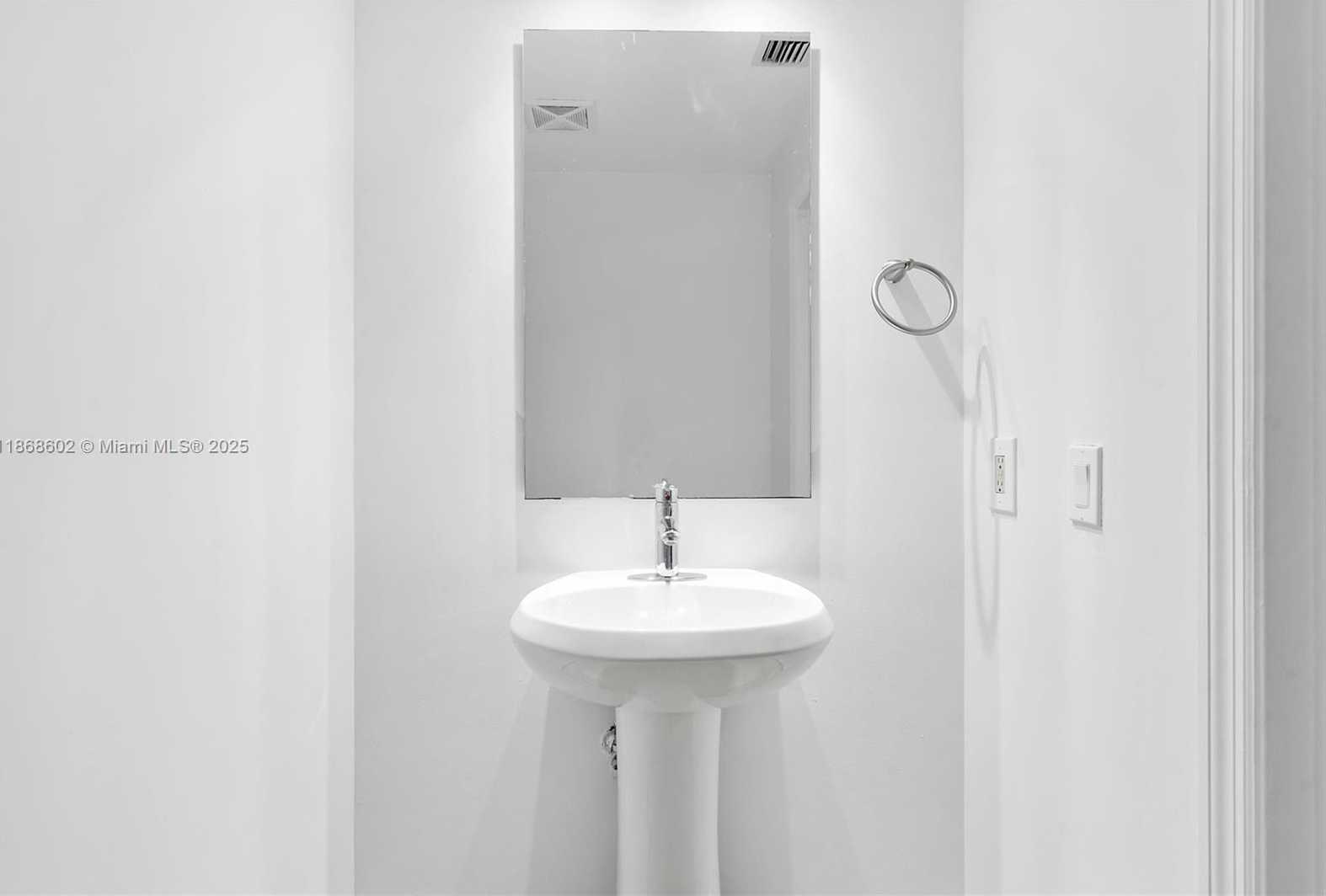 Small Image of 60 SOUTH WEST 13TH ST #2420, Miami Number 12
