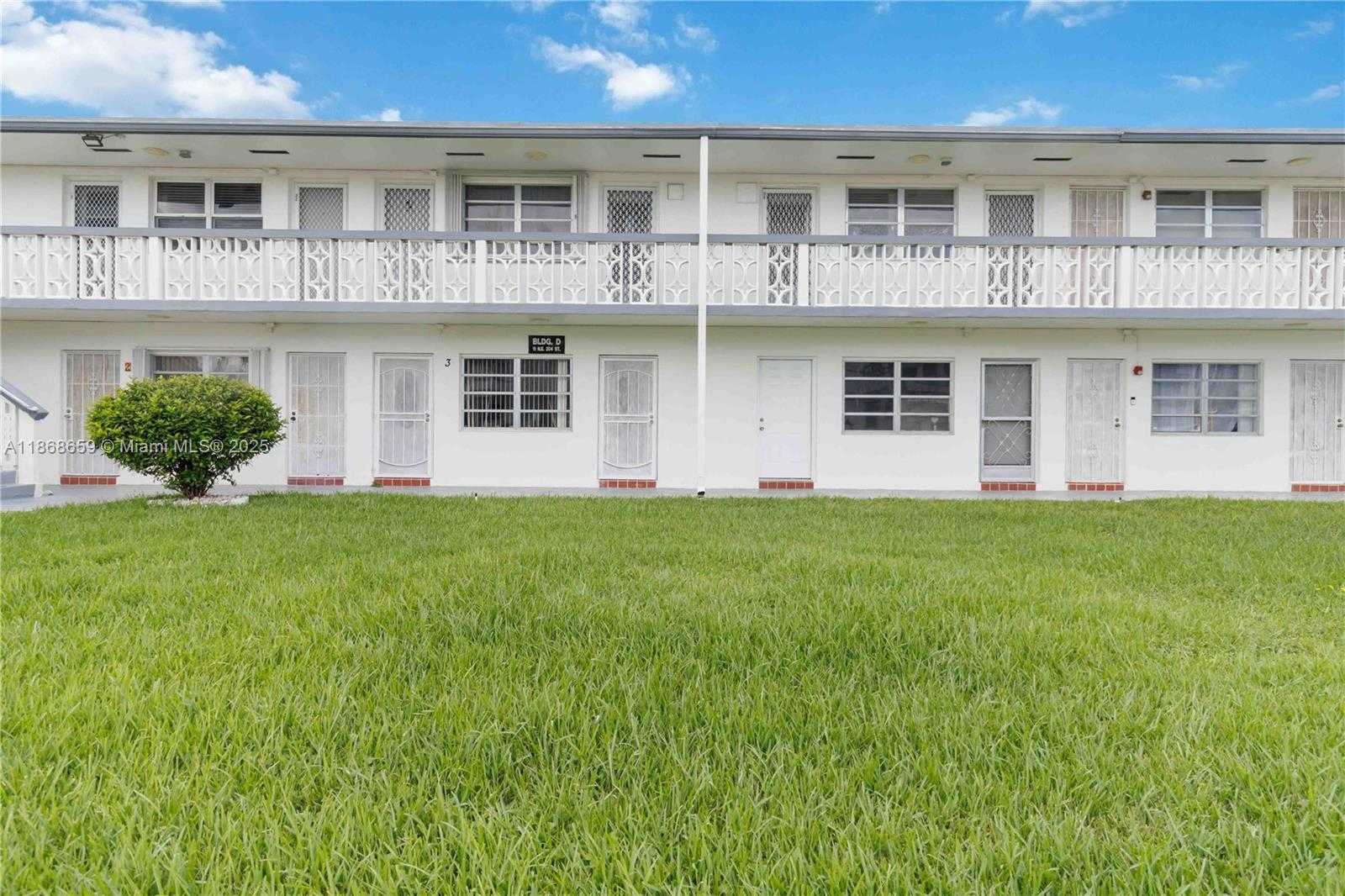 Small Image of 11 NORTH EAST 204TH ST #1, Miami Gardens Number 2