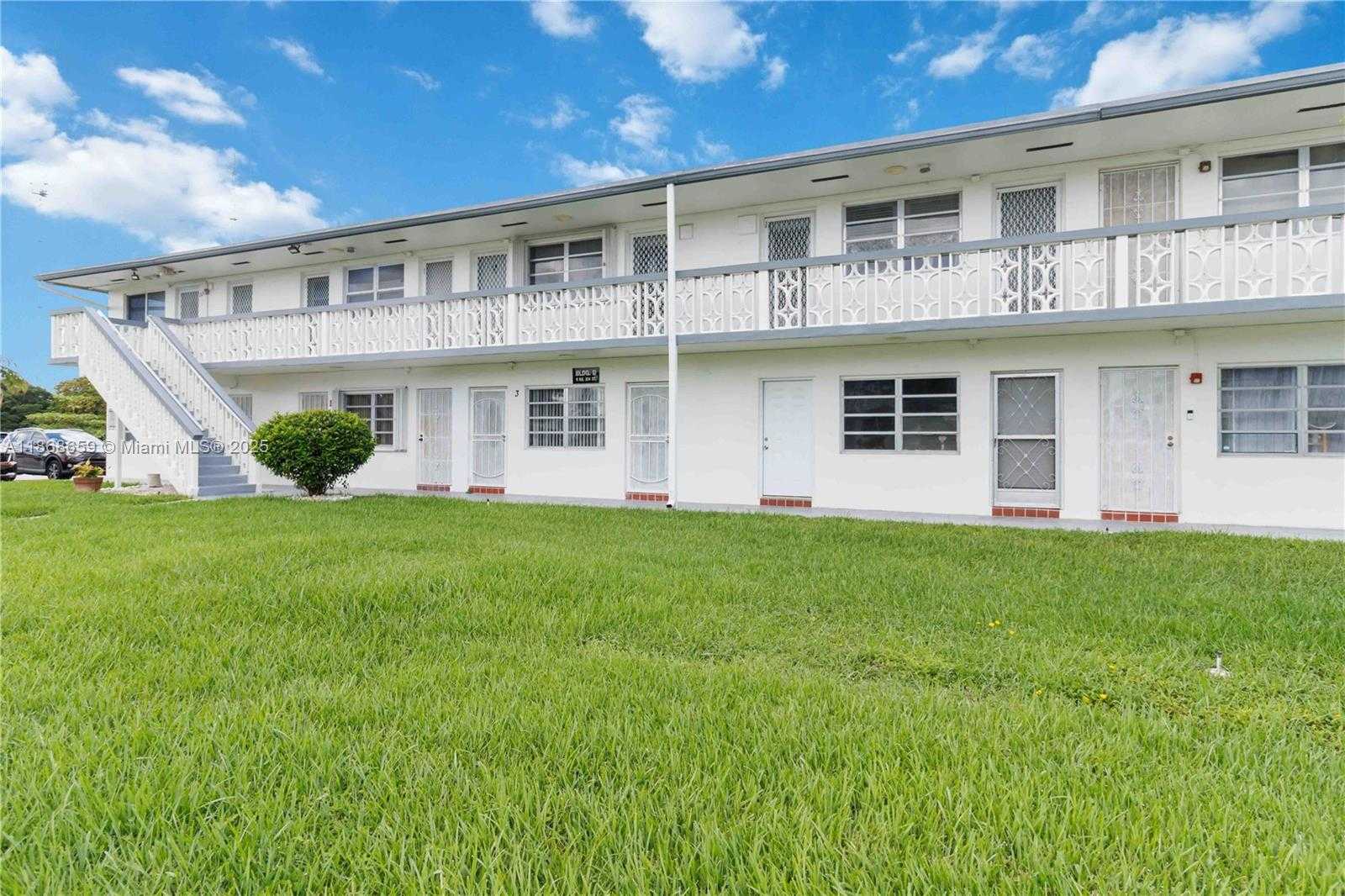 Small Image of 11 NORTH EAST 204TH ST #1, Miami Gardens Number 3