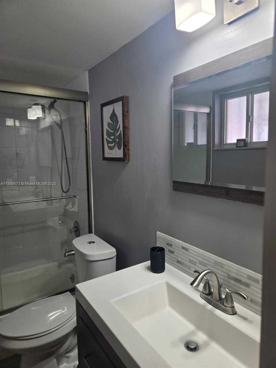 Small Image of 6919 WEST 36TH AVE #101, Hialeah Number 11