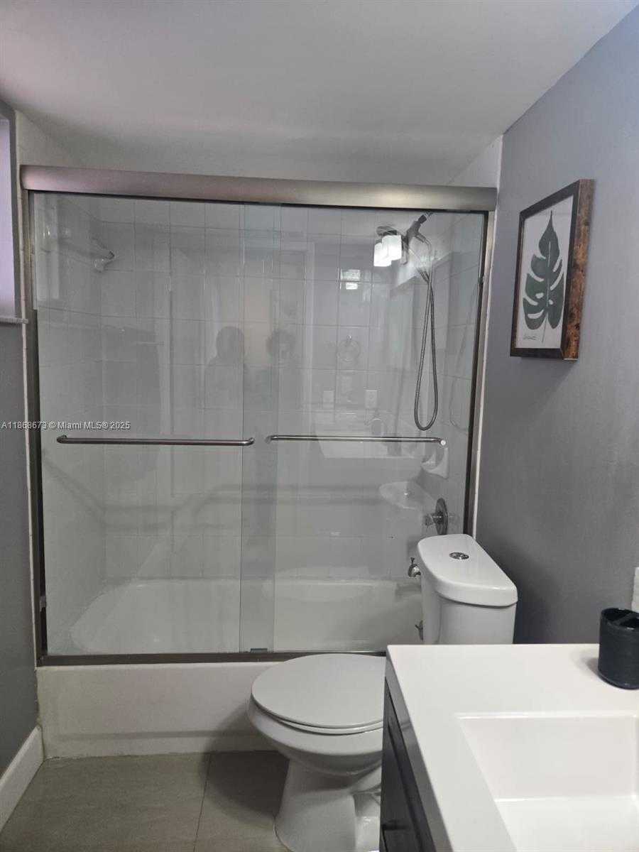Small Image of 6919 WEST 36TH AVE #101, Hialeah Number 12
