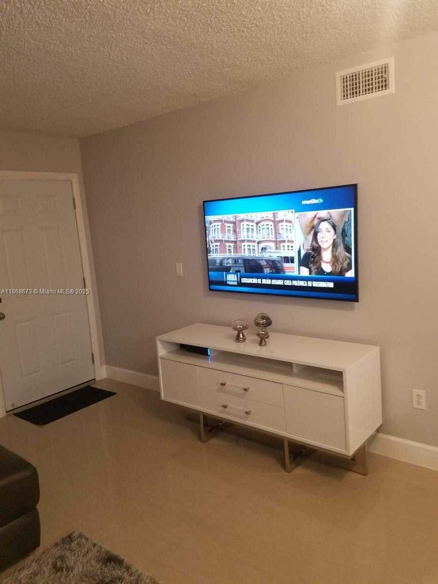 Small Image of 6919 WEST 36TH AVE #101, Hialeah Number 4