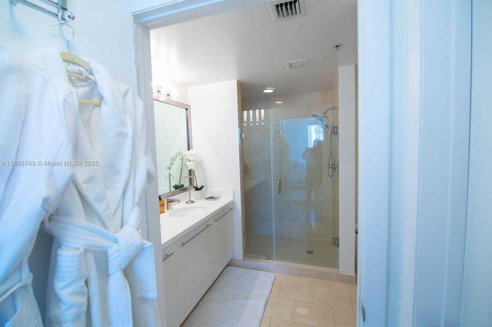 Small Image of 90 NW 3rd St, Miami, FL 33128, USA Number 12