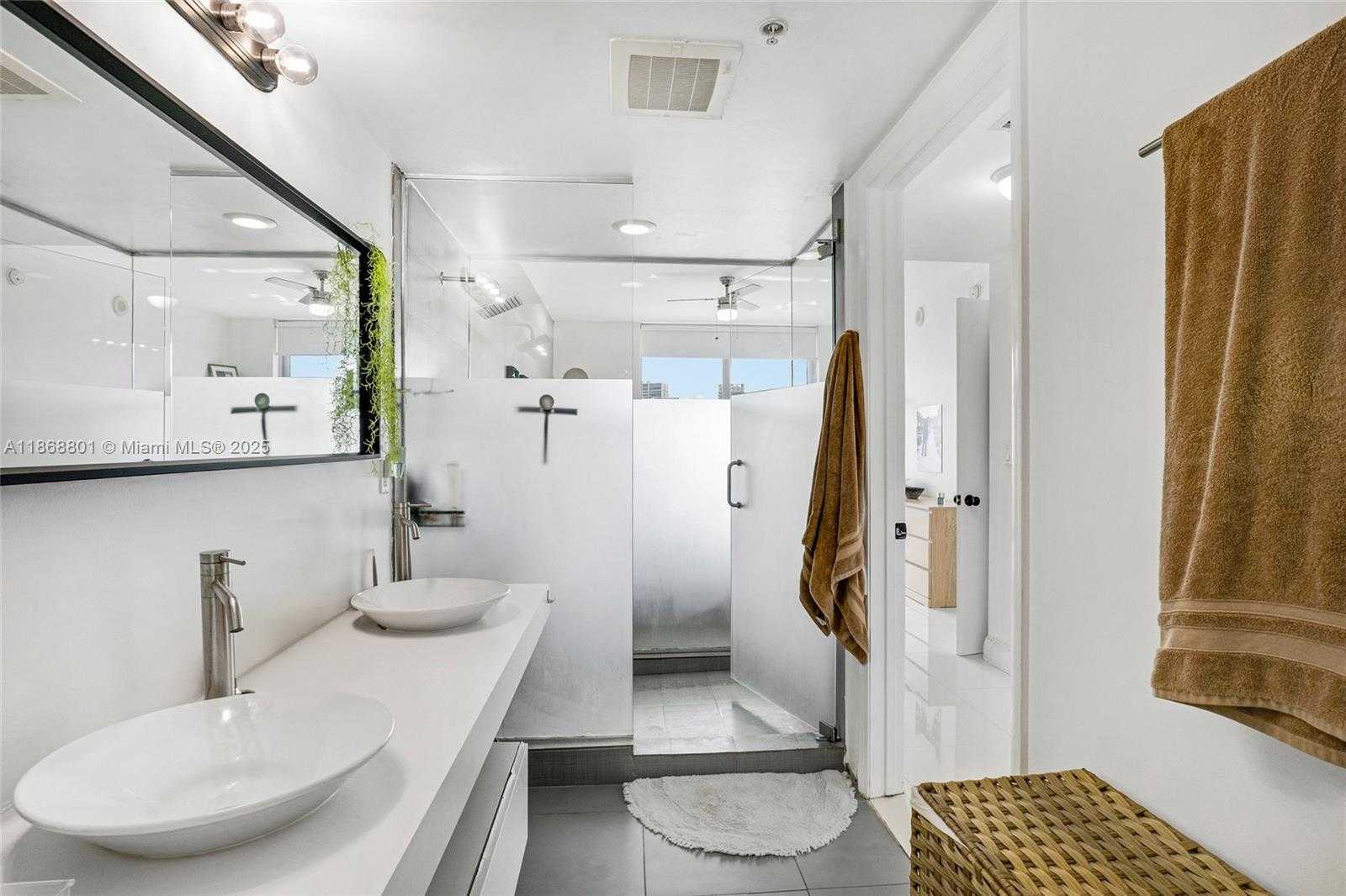 Small Image of 92 SOUTH WEST 3RD ST #4312, Miami Number 12