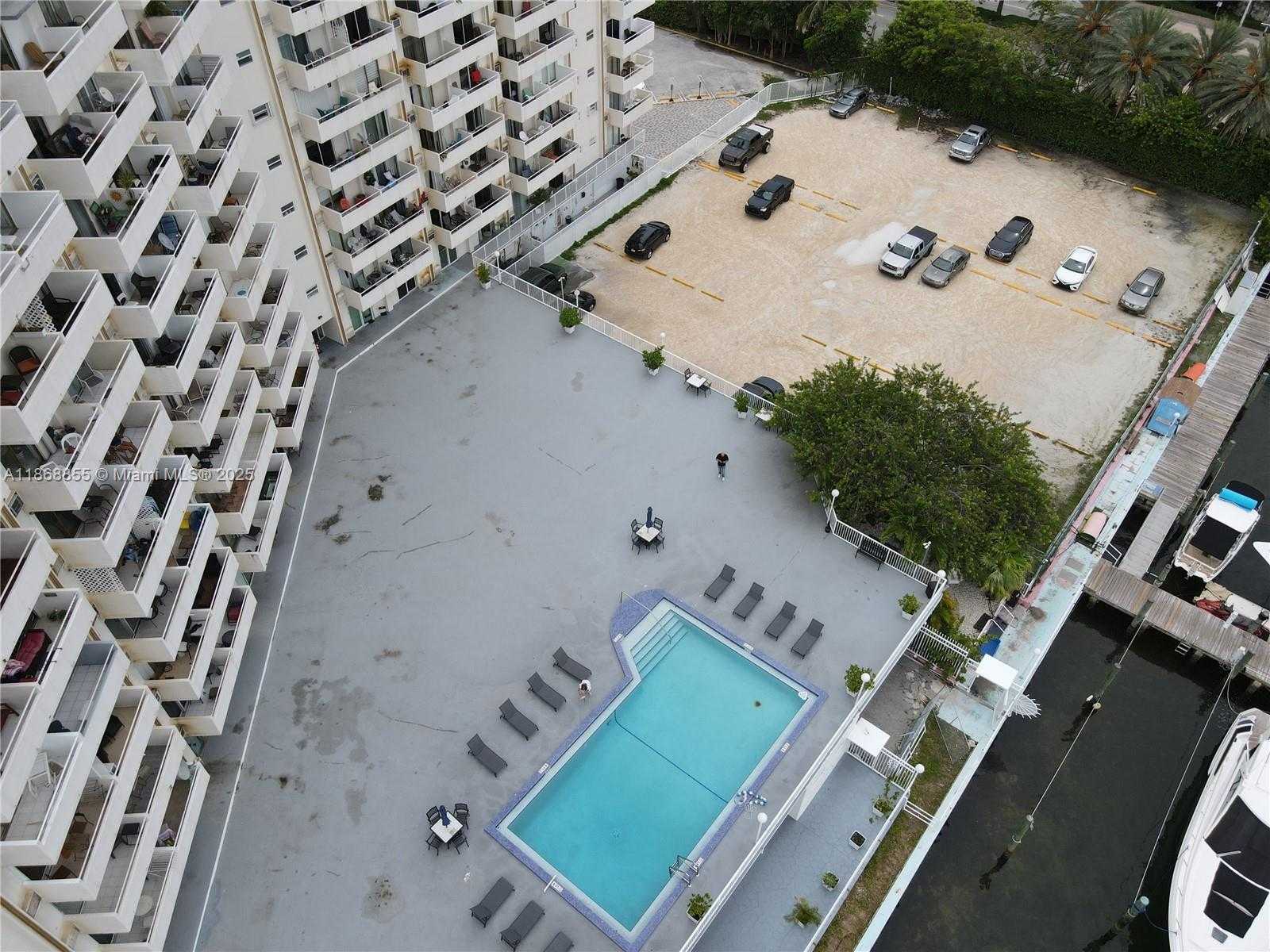 Small Image of 7904 WEST DR #908, North Bay Village Number 17